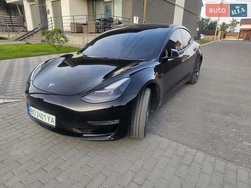 Седан Tesla Model 3 2021 в 