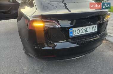 Седан Tesla Model 3 2021 в 