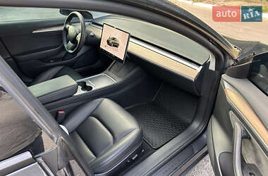 Седан Tesla Model 3 2023 в 