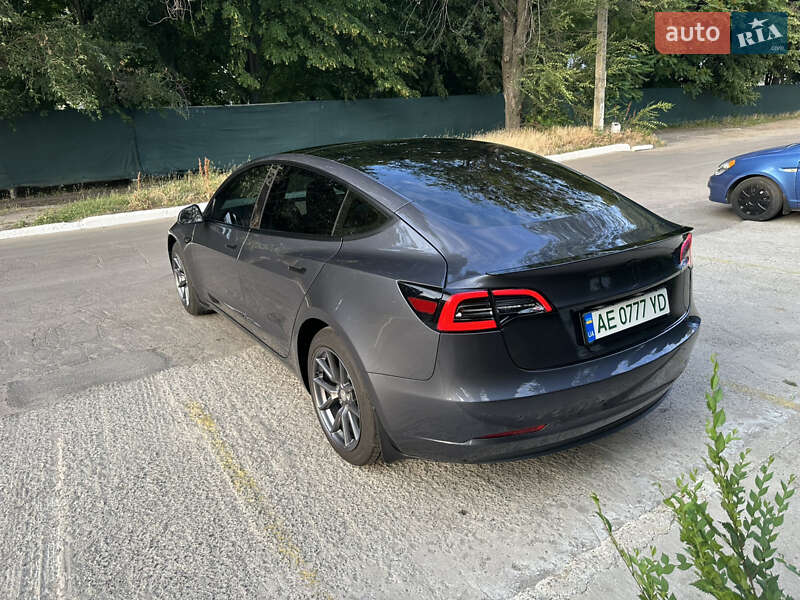 Седан Tesla Model 3 2023 в Дніпрі