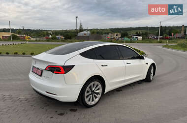 Седан Tesla Model 3 2022 в 