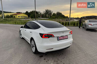 Седан Tesla Model 3 2022 в 