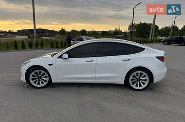 Седан Tesla Model 3 2022 в 