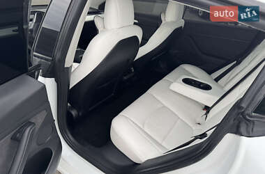 Седан Tesla Model 3 2022 в 