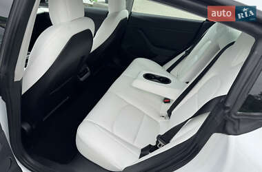 Седан Tesla Model 3 2022 в 