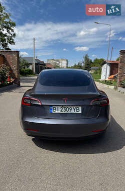 Седан Tesla Model 3 2023 в 