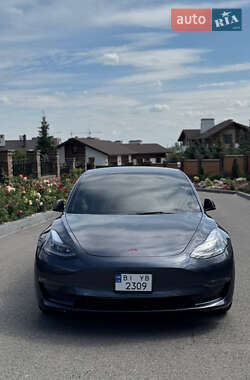 Седан Tesla Model 3 2023 в 