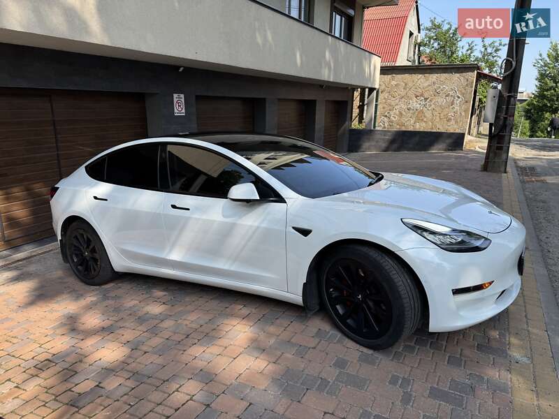 Tesla Model 3 2022