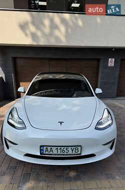 Седан Tesla Model 3 2022 в 