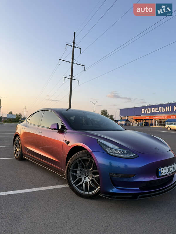 Седан Tesla Model 3 2018 в Луцьку