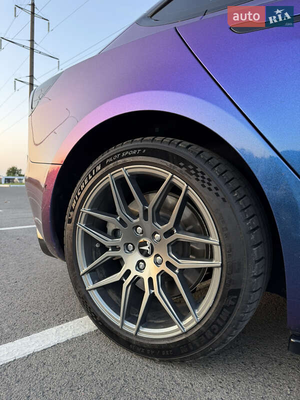 Седан Tesla Model 3 2018 в Луцьку