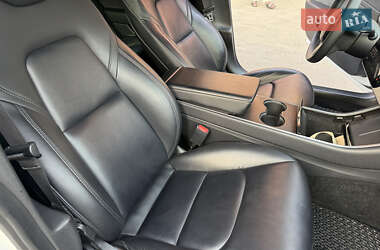 Седан Tesla Model 3 2020 в 