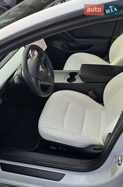 Седан Tesla Model 3 2021 в 