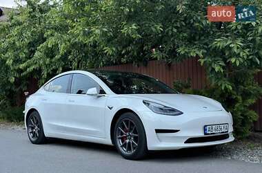 Седан Tesla Model 3 2020 в 