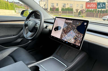 Седан Tesla Model 3 2022 в 