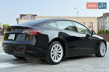 Седан Tesla Model 3 2022 в 