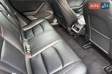 Седан Tesla Model 3 2021 в 