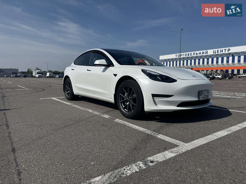 Tesla Model 3 2021