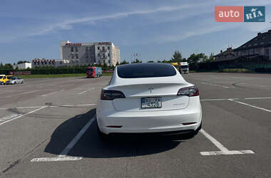 Седан Tesla Model 3 2021 в 