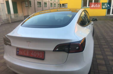 Седан Tesla Model 3 2023 в 