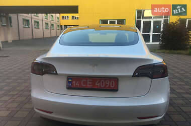 Седан Tesla Model 3 2023 в 
