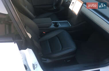 Седан Tesla Model 3 2023 в 