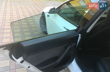 Седан Tesla Model 3 2023 в 