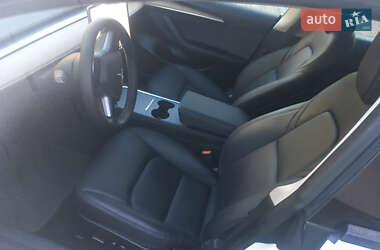 Седан Tesla Model 3 2023 в 