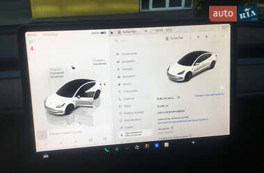 Седан Tesla Model 3 2023 в 