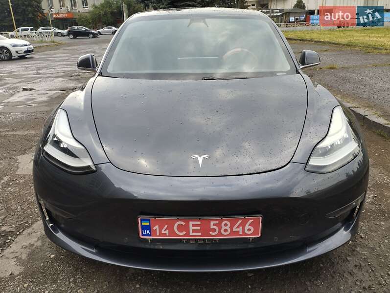 Седан Tesla Model 3 2019 в Ужгороді