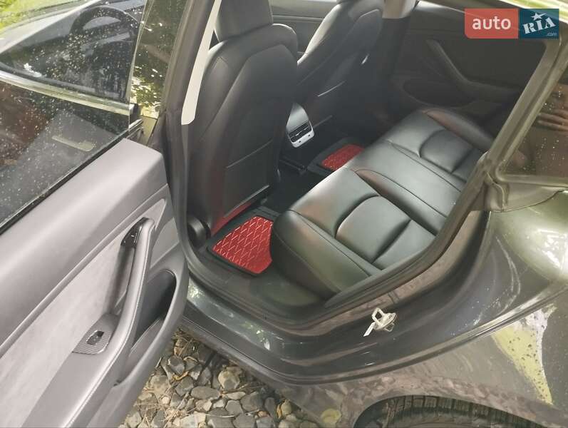 Седан Tesla Model 3 2019 в Ужгороді
