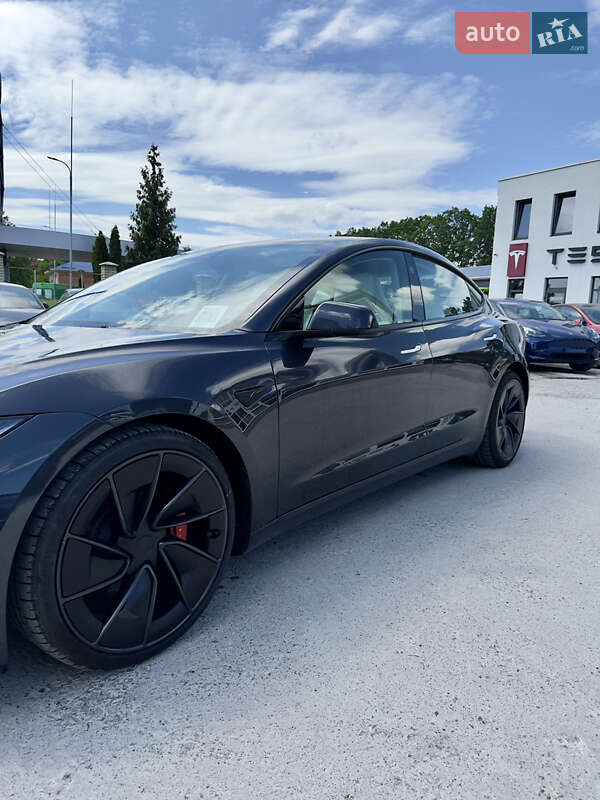 Седан Tesla Model 3 2024 в Виннице