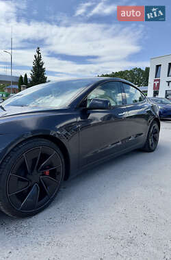 Седан Tesla Model 3 2024 в 