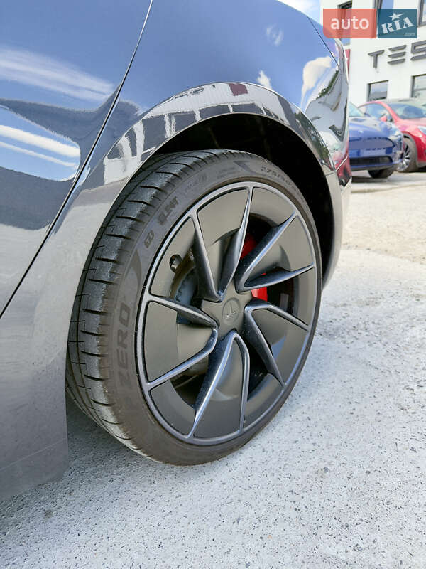 Седан Tesla Model 3 2024 в Виннице
