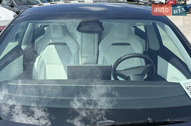 Седан Tesla Model 3 2024 в 