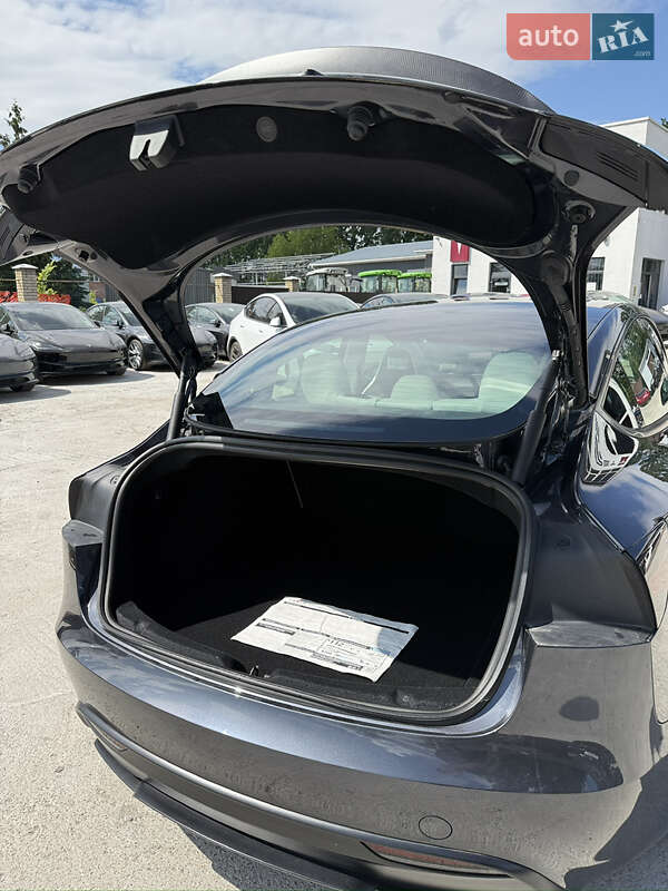 Седан Tesla Model 3 2024 в Виннице
