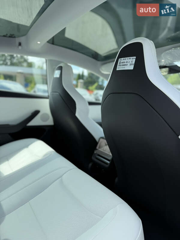 Седан Tesla Model 3 2024 в Виннице
