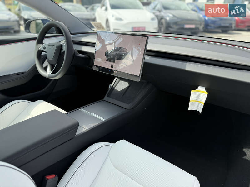 Седан Tesla Model 3 2024 в Виннице
