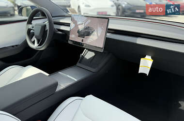 Седан Tesla Model 3 2024 в 
