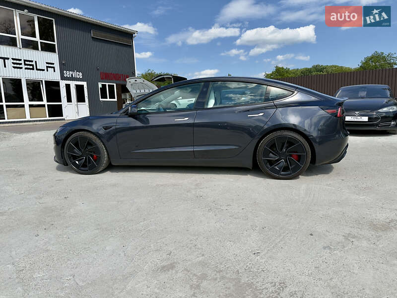 Седан Tesla Model 3 2024 в Виннице