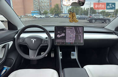 Седан Tesla Model 3 2019 в 