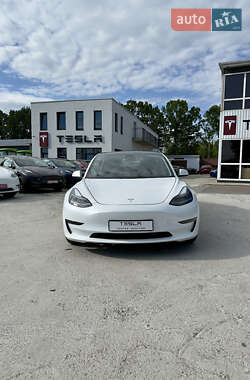 Седан Tesla Model 3 2022 в 