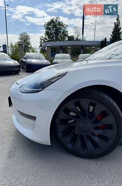 Седан Tesla Model 3 2022 в 