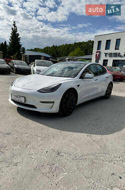 Седан Tesla Model 3 2022 в 