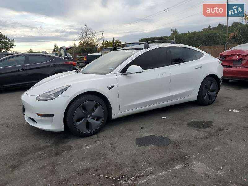 Седан Tesla Model 3 2020 в 