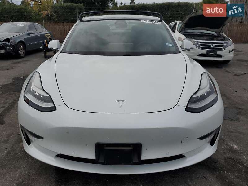 Седан Tesla Model 3 2020 в Львове