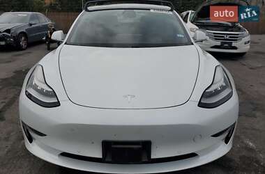 Седан Tesla Model 3 2020 в 