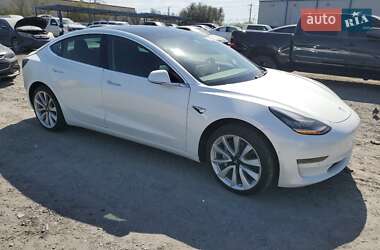 Седан Tesla Model 3 2019 в 