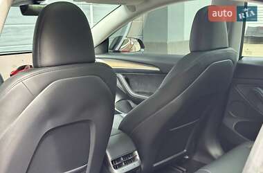 Седан Tesla Model 3 2023 в 