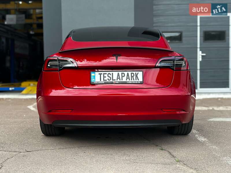 Седан Tesla Model 3 2023 в Києві